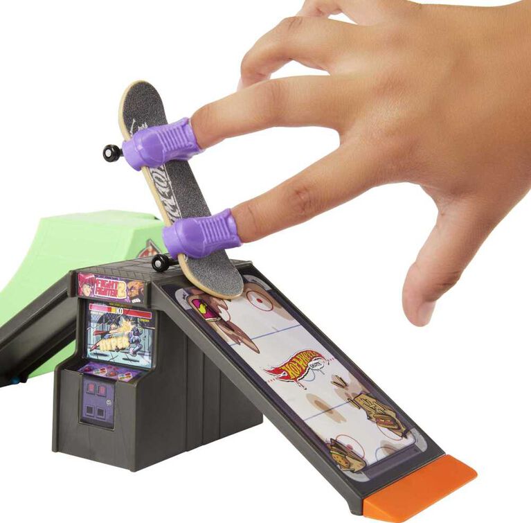 Conjunto de Skater en el Salon de Juegos Surt/3 5a+ (Se venden por Separado)