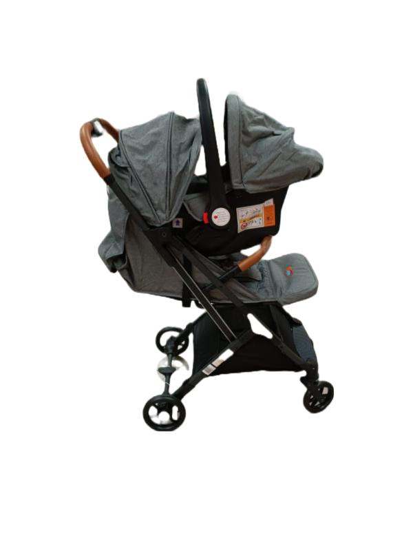 Coche 4 Ruedas Gris con Portabebe 15Kg Máx. (439633 )